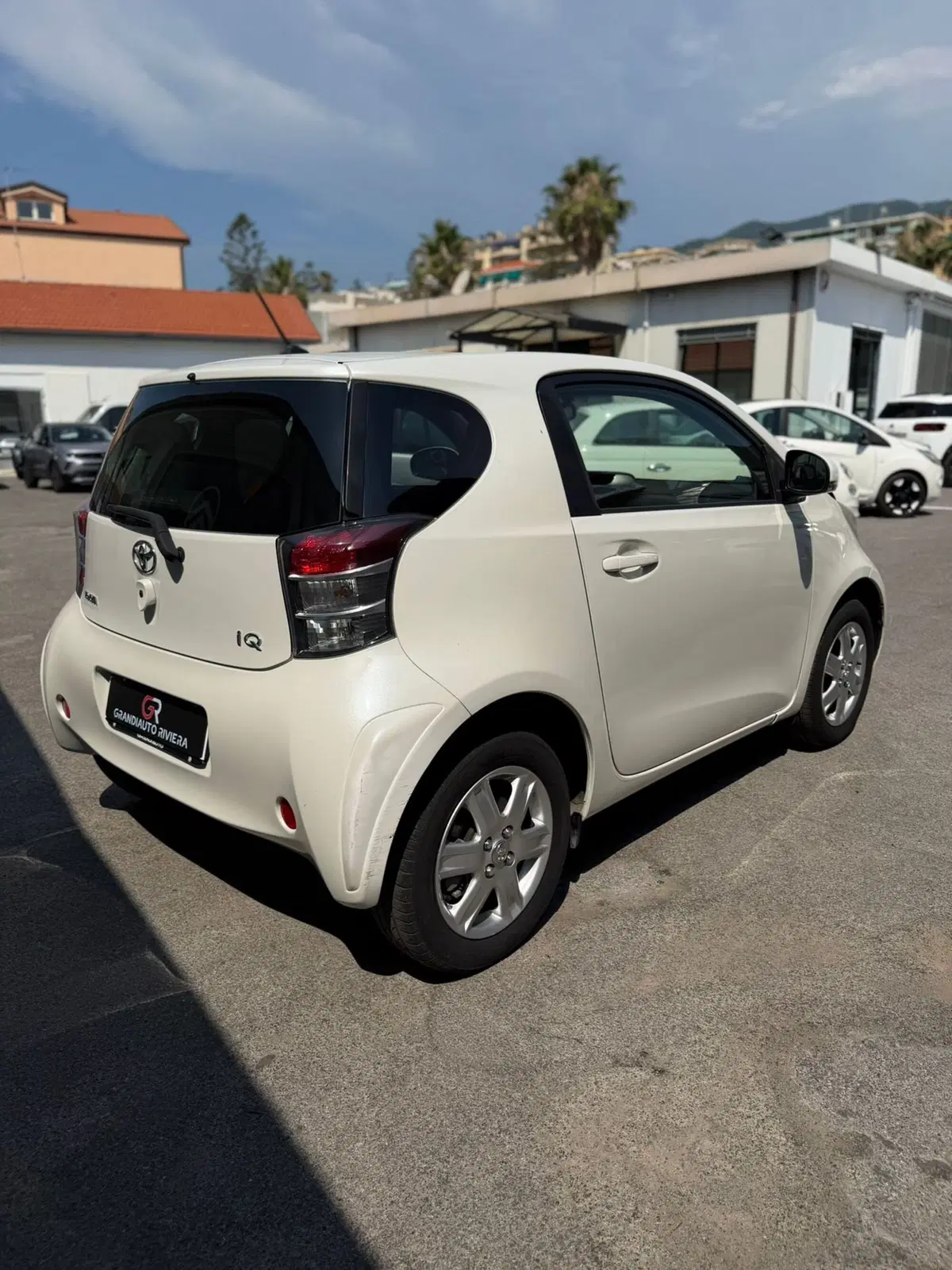 Toyota iQ usata a Imperia (8)
