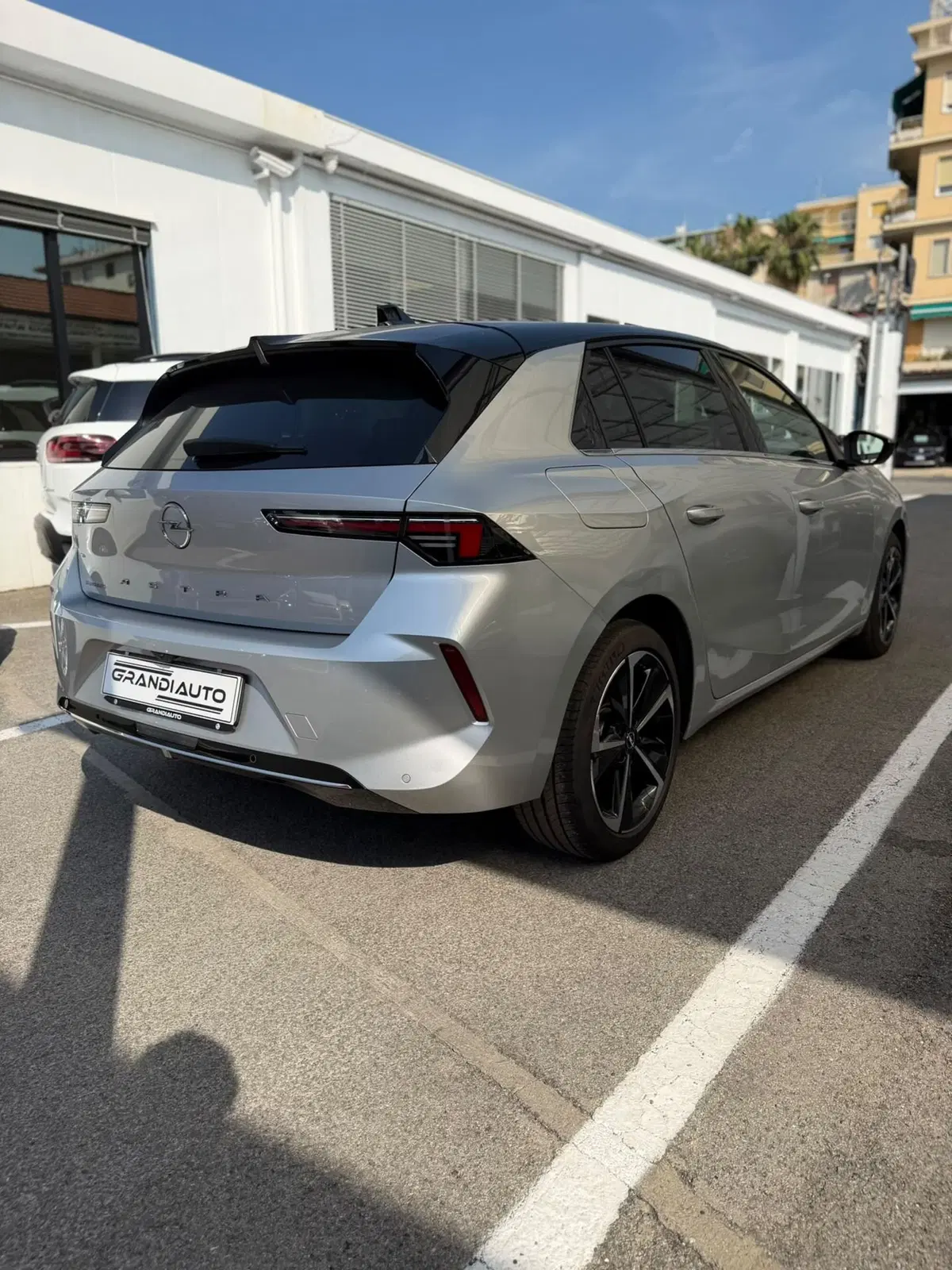 Opel Astra usata a Imperia (8)