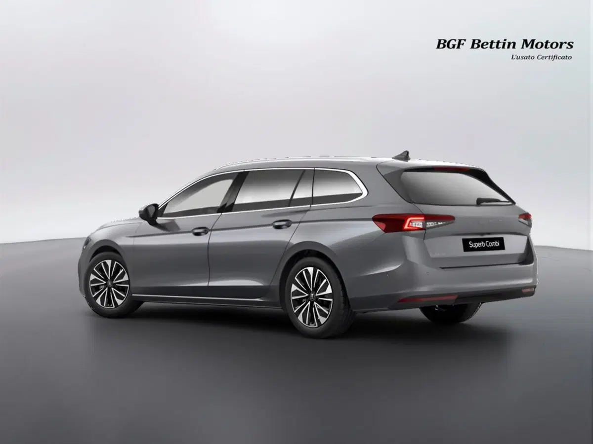 Skoda Superb Station Wagon nuova a Padova (2)