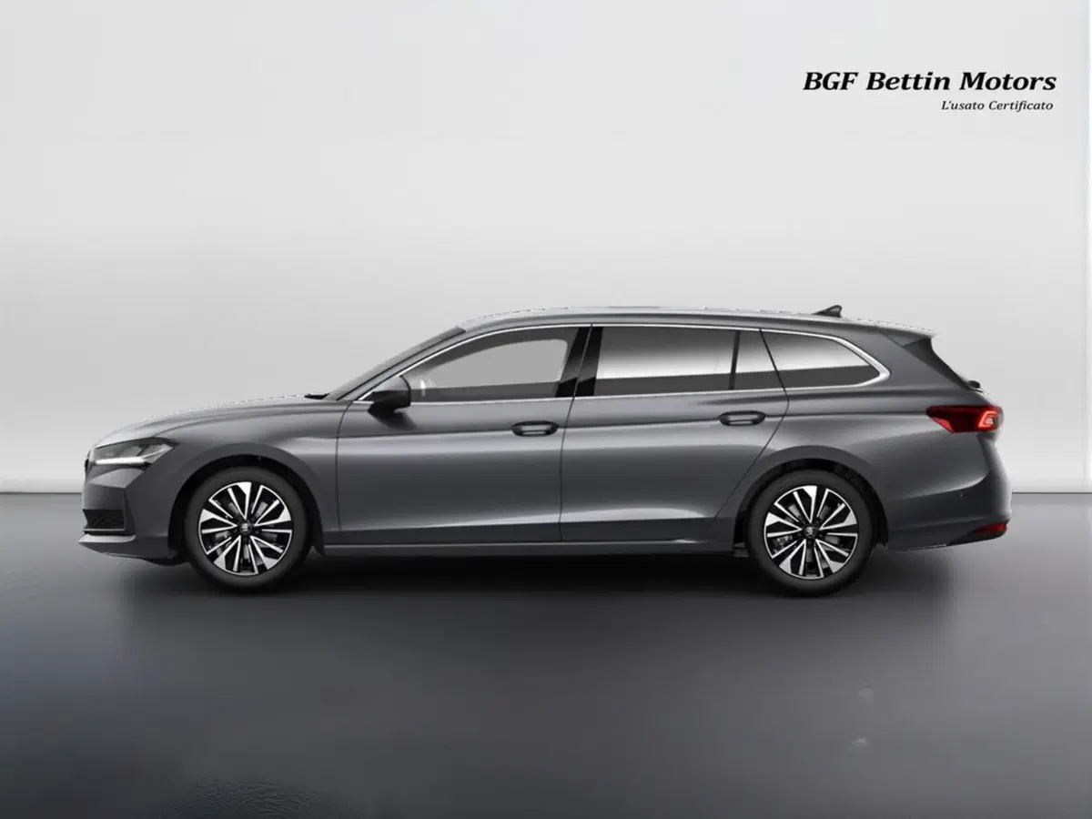 Skoda Superb Station Wagon nuova a Padova (3)