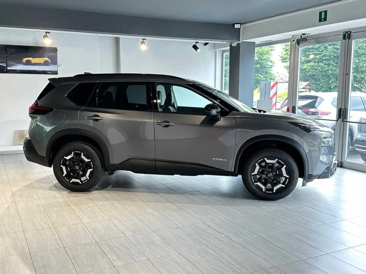Nissan X-Trail nuova a Sondrio (6)