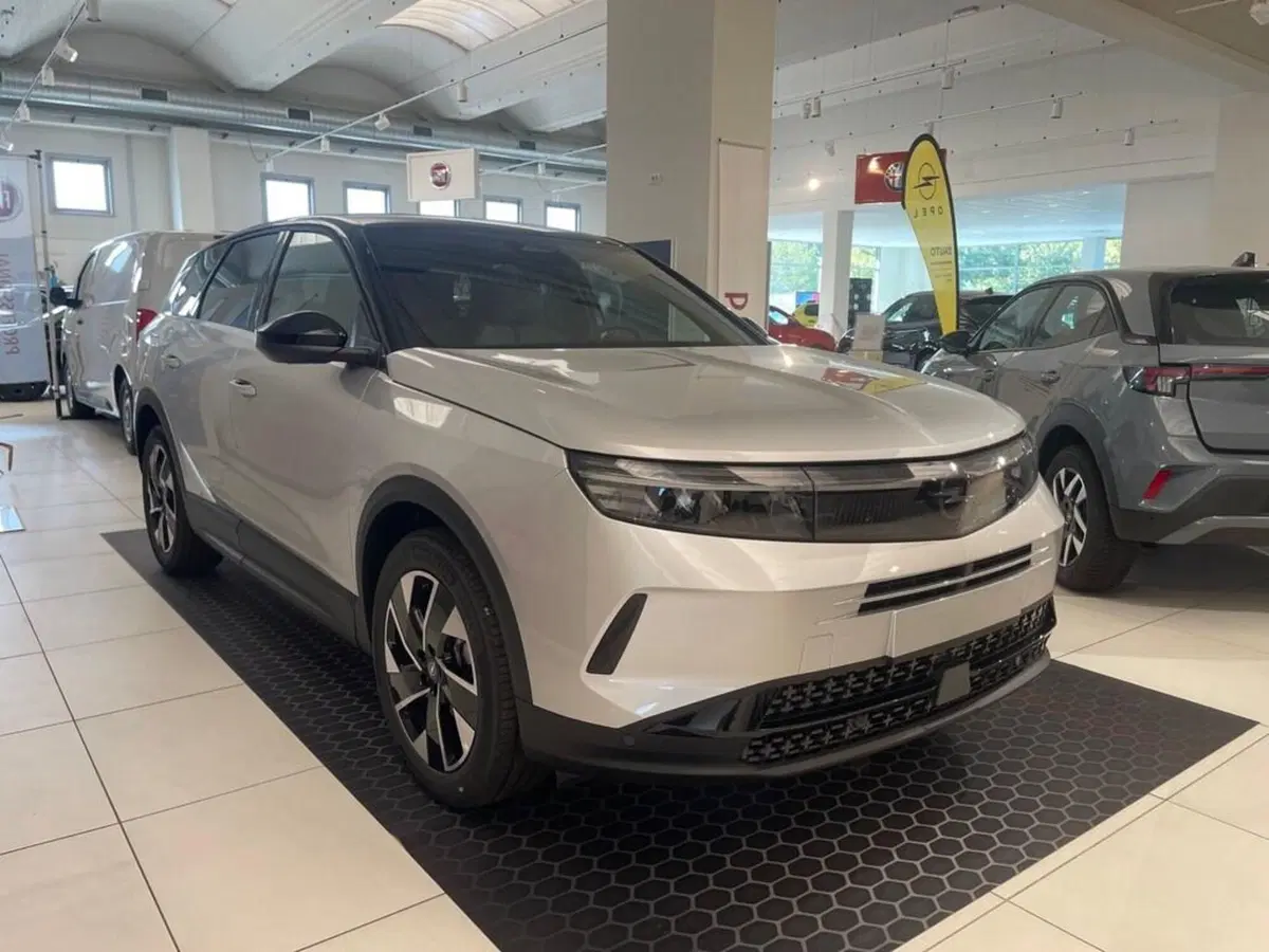 Opel Grandland nuova a Sondrio (6)
