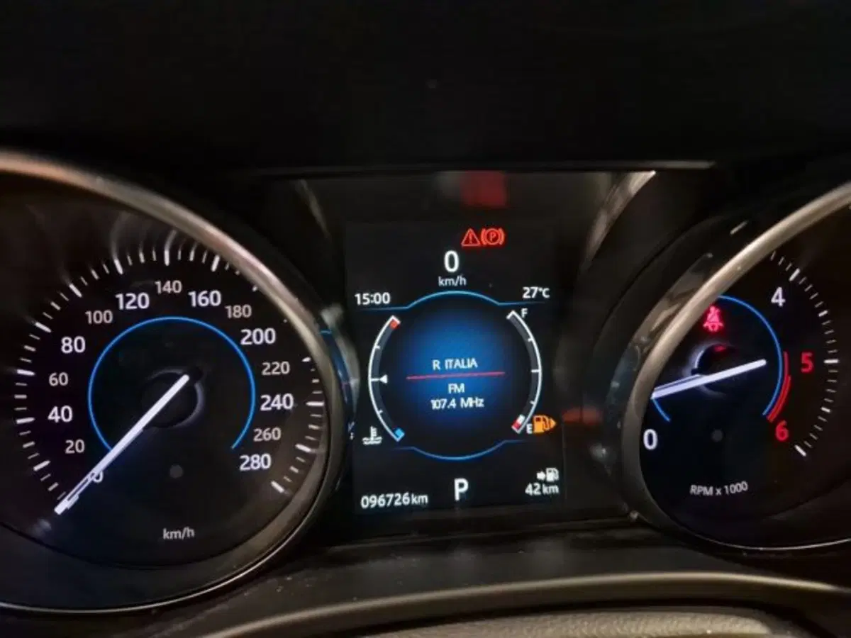 Jaguar XE usata a Livorno (16)