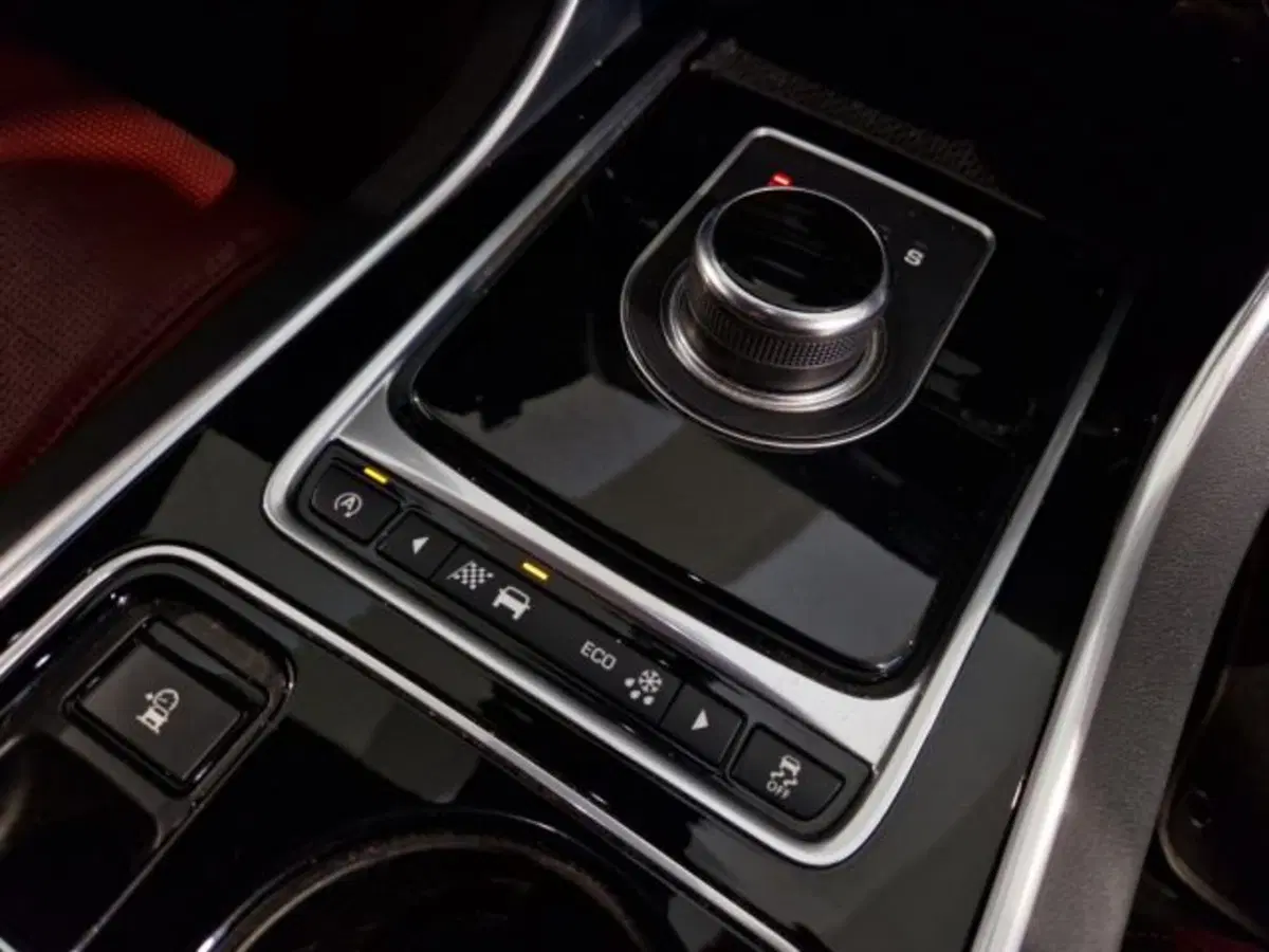 Jaguar XE usata a Livorno (17)