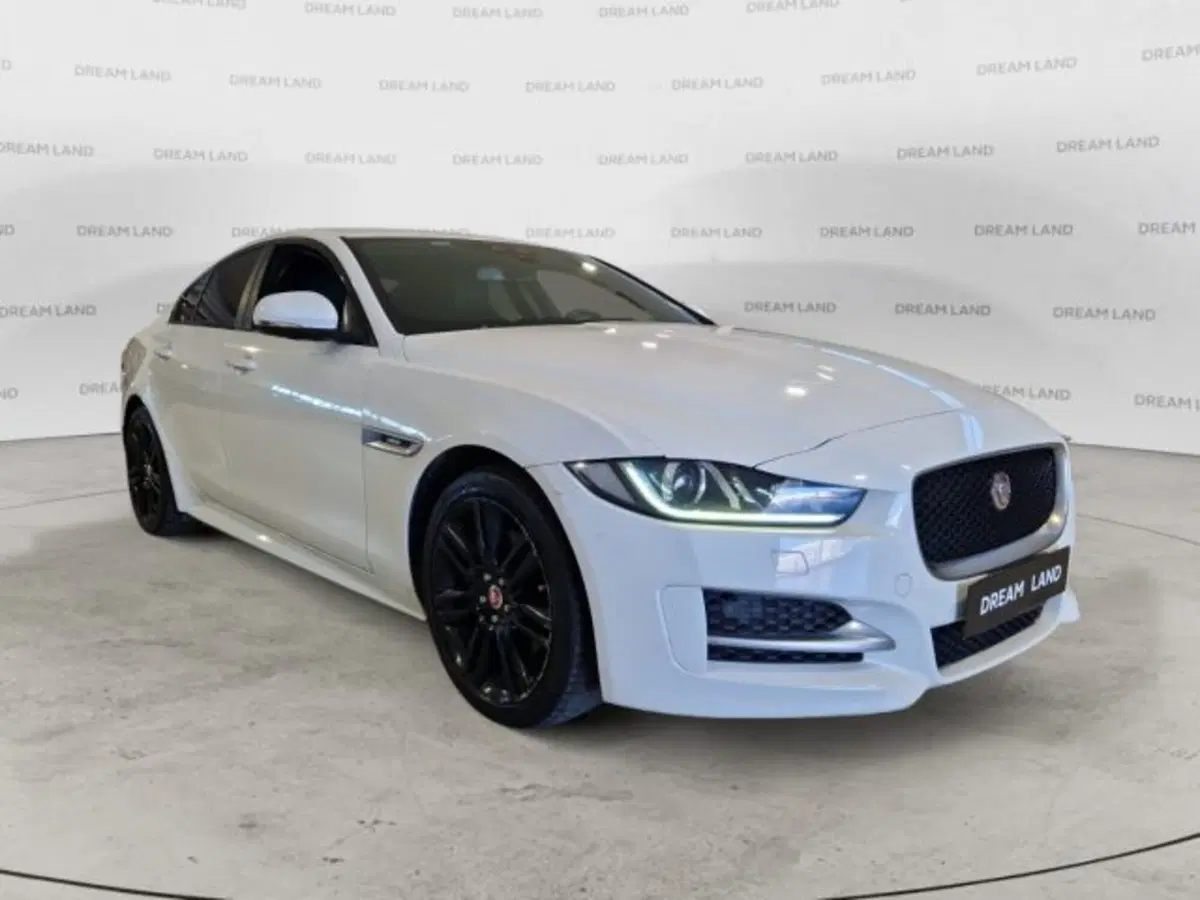 Jaguar XE usata a Livorno (3)