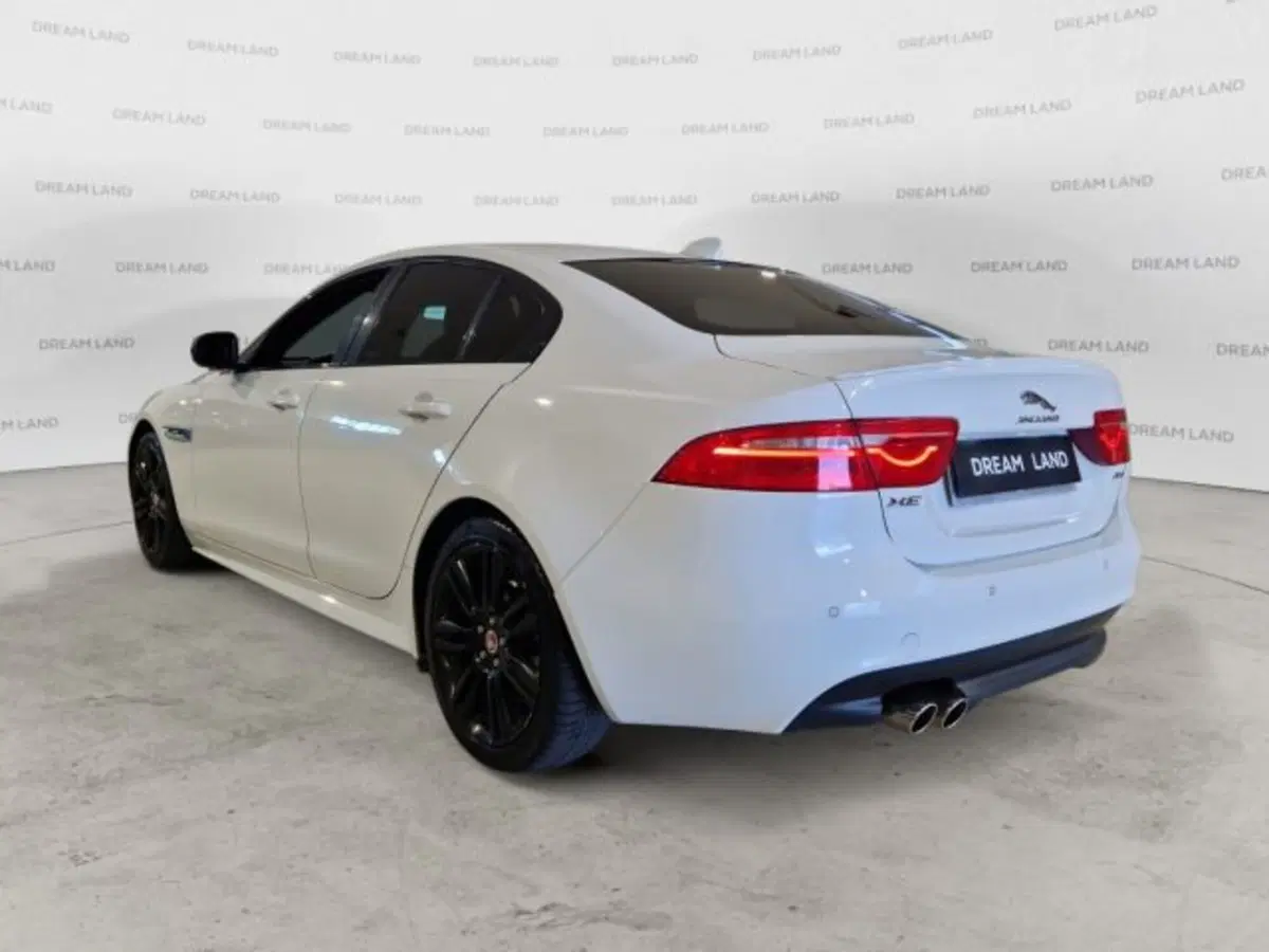 Jaguar XE usata a Livorno (4)