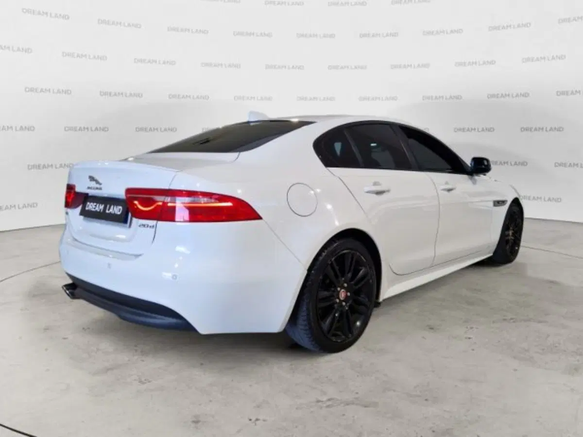 Jaguar XE usata a Livorno (6)