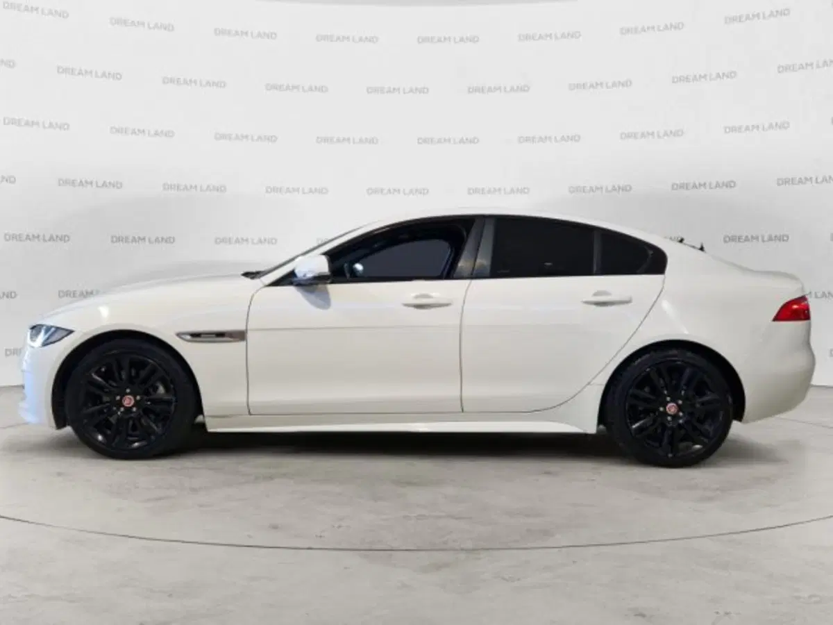 Jaguar XE usata a Livorno (7)