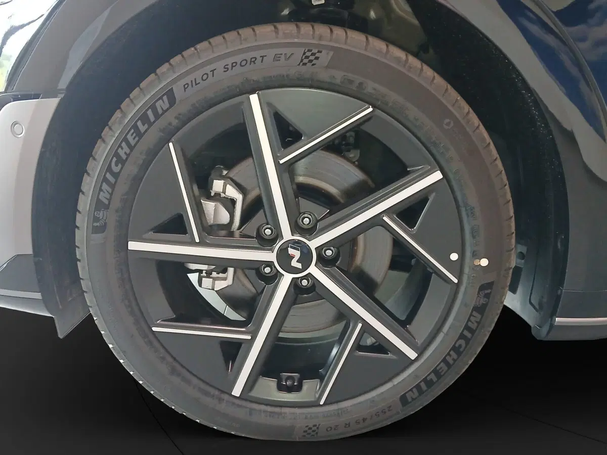 Hyundai Ioniq 5 nuova a Genova (18)