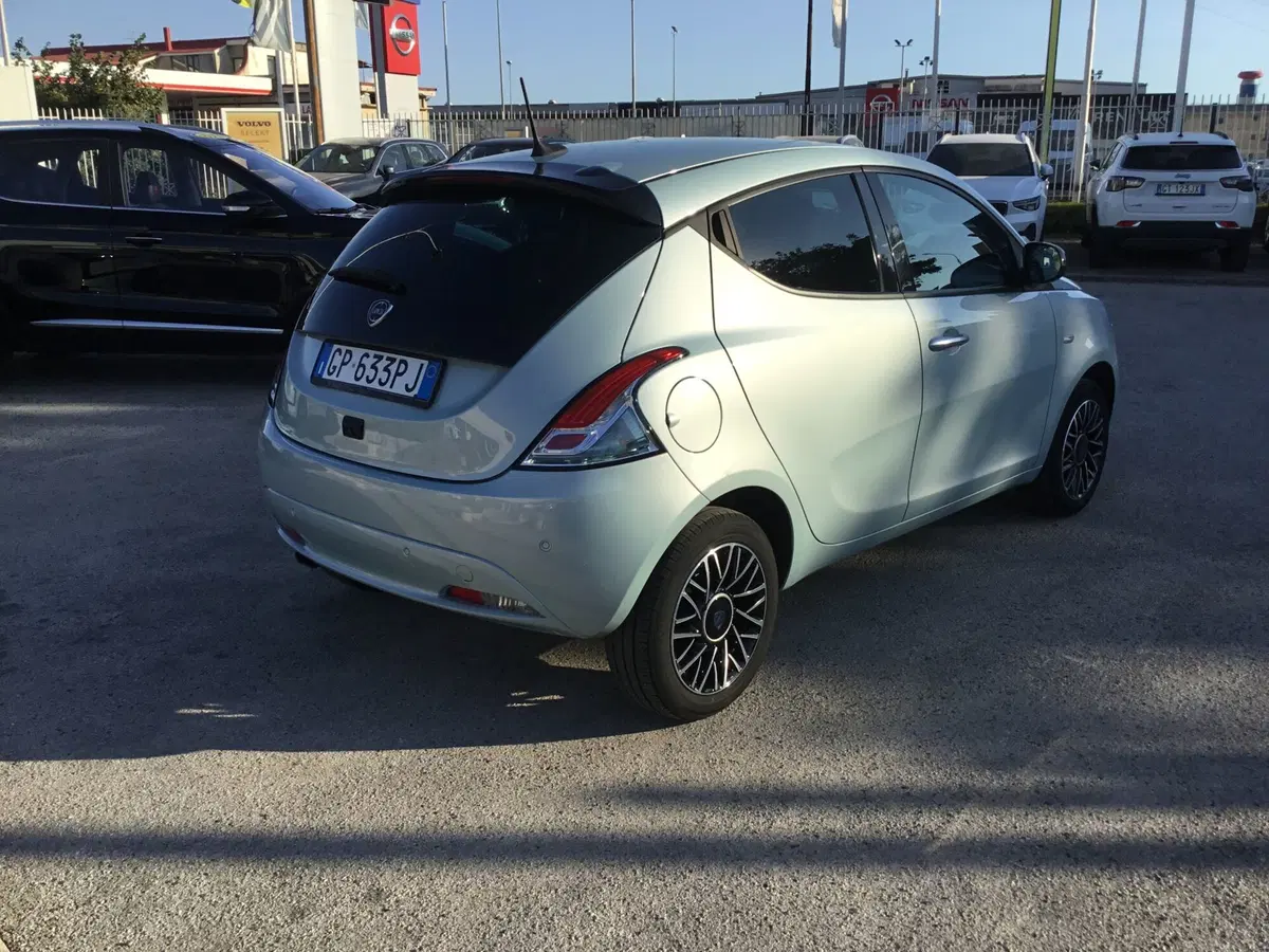 Lancia Ypsilon usata a Napoli (4)