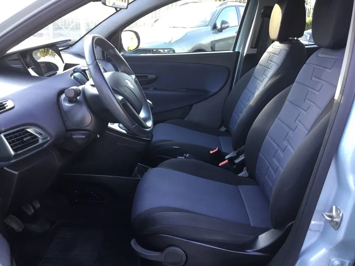 Lancia Ypsilon usata a Napoli (5)