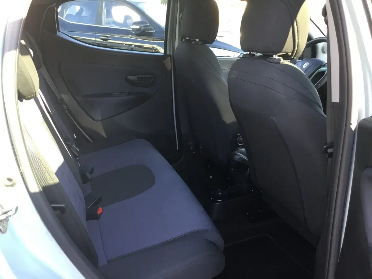 Lancia Ypsilon usata a Napoli (7)