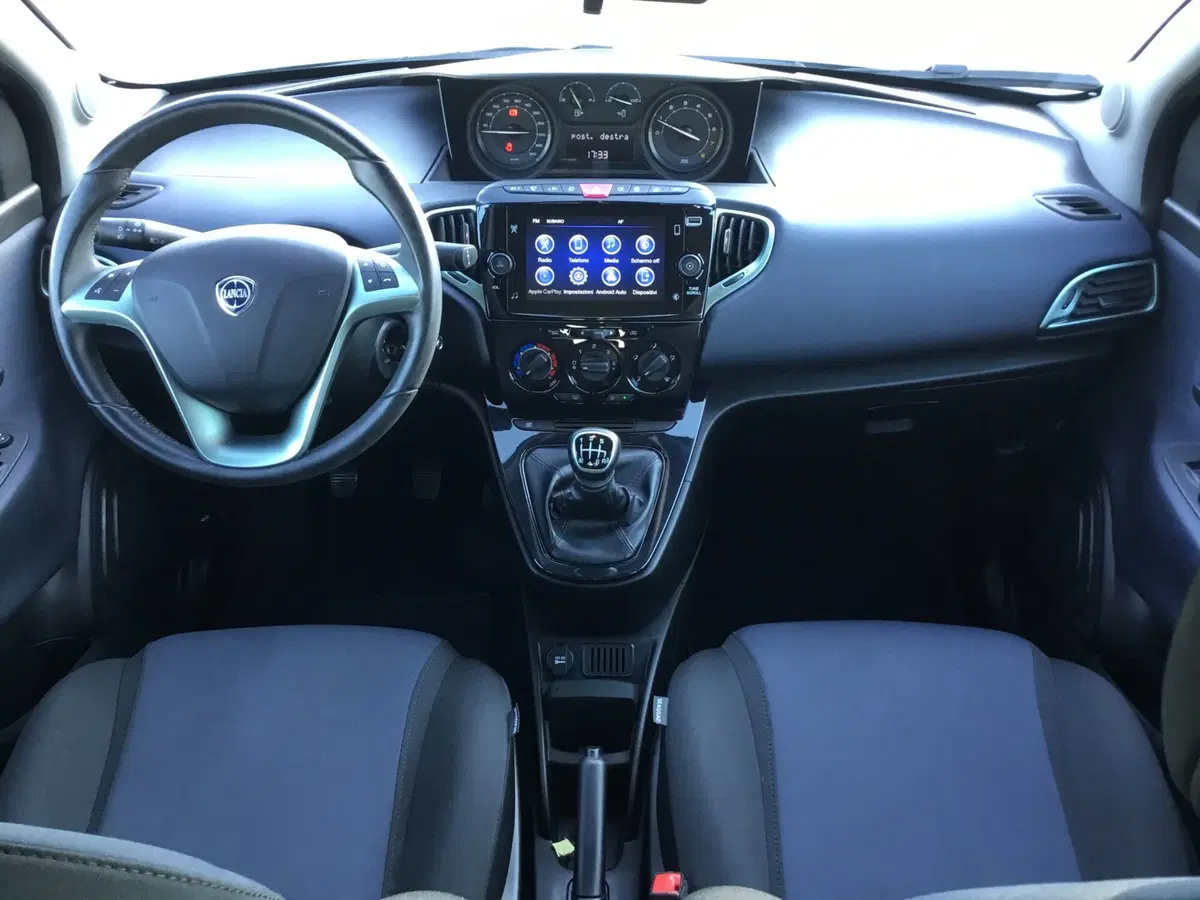Lancia Ypsilon usata a Napoli (9)