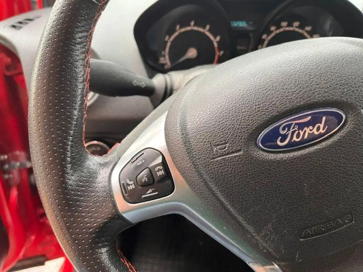 Ford Tourneo Courier usata a Verbano Cusio Ossola (13)