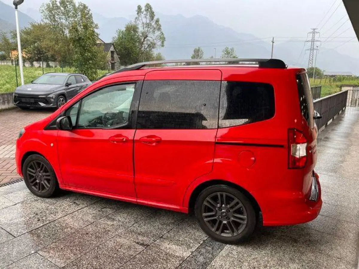 Ford Tourneo Courier usata a Verbano Cusio Ossola (5)