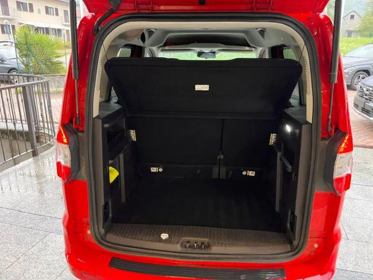 Ford Tourneo Courier usata a Verbano Cusio Ossola (8)