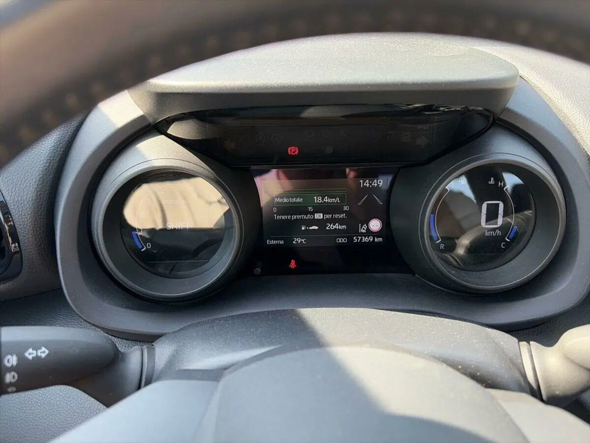 Toyota Yaris usata a Lecco (9)