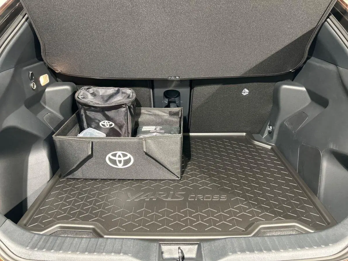 Toyota Yaris Cross nuova a Lecco (12)