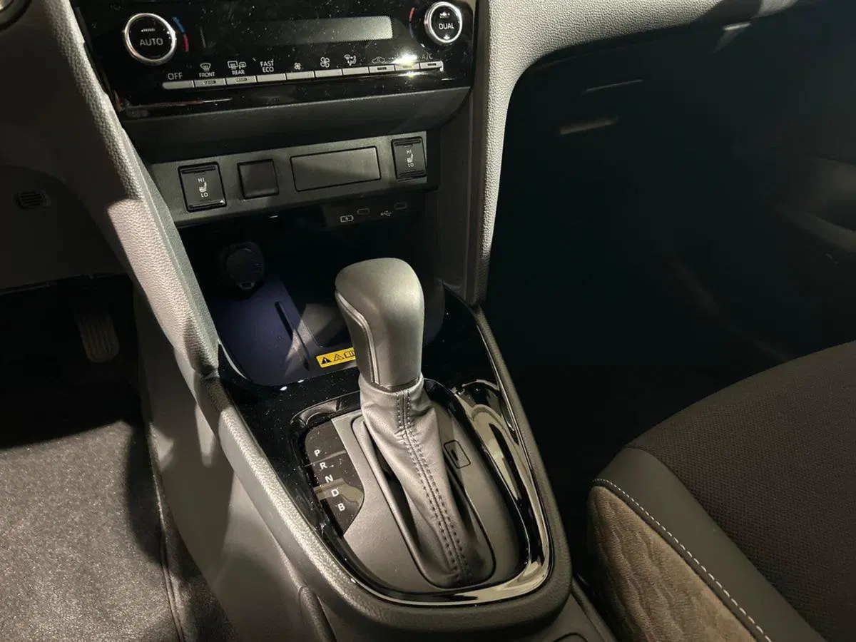 Toyota Yaris Cross nuova a Lecco (13)