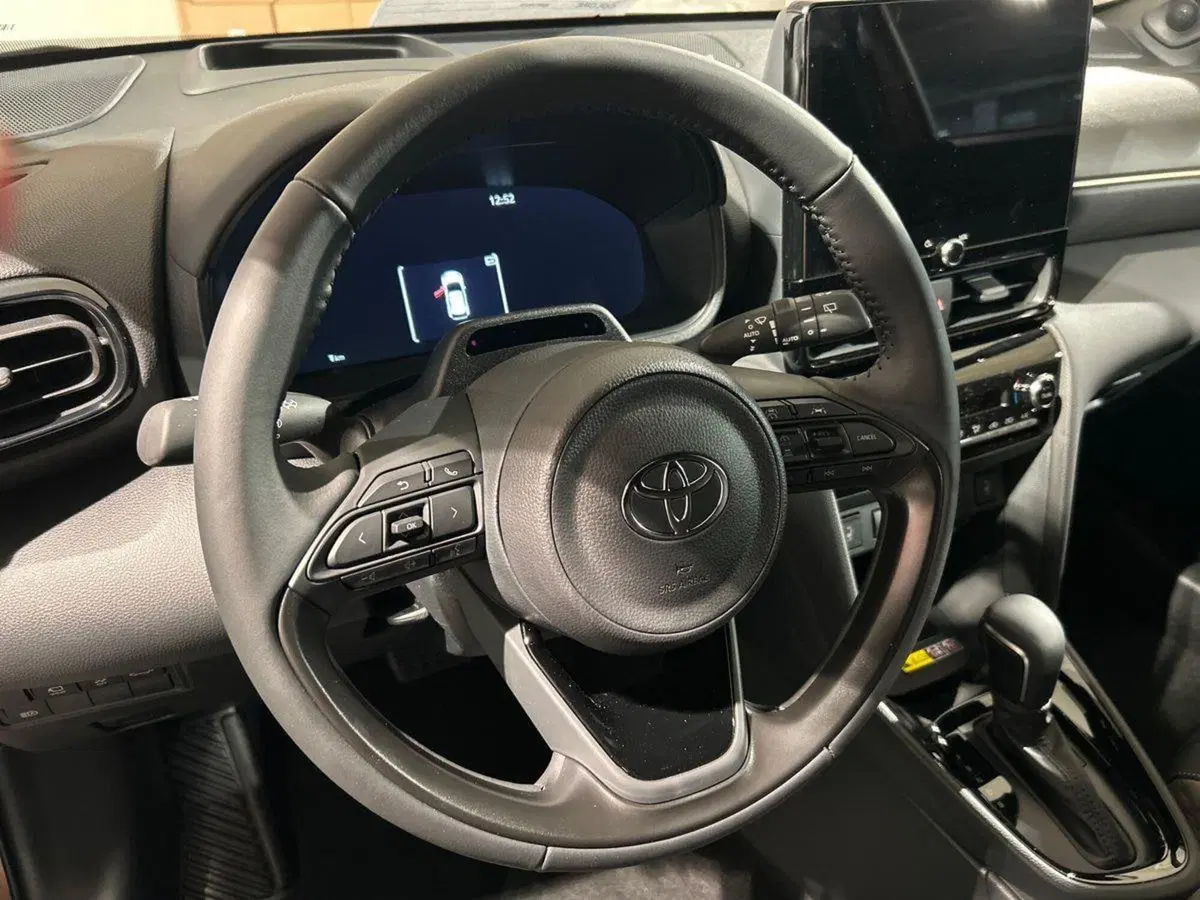 Toyota Yaris Cross nuova a Lecco (14)