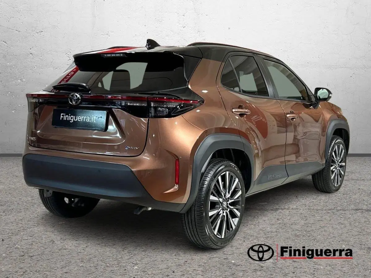 Toyota Yaris Cross nuova a Lecco (4)