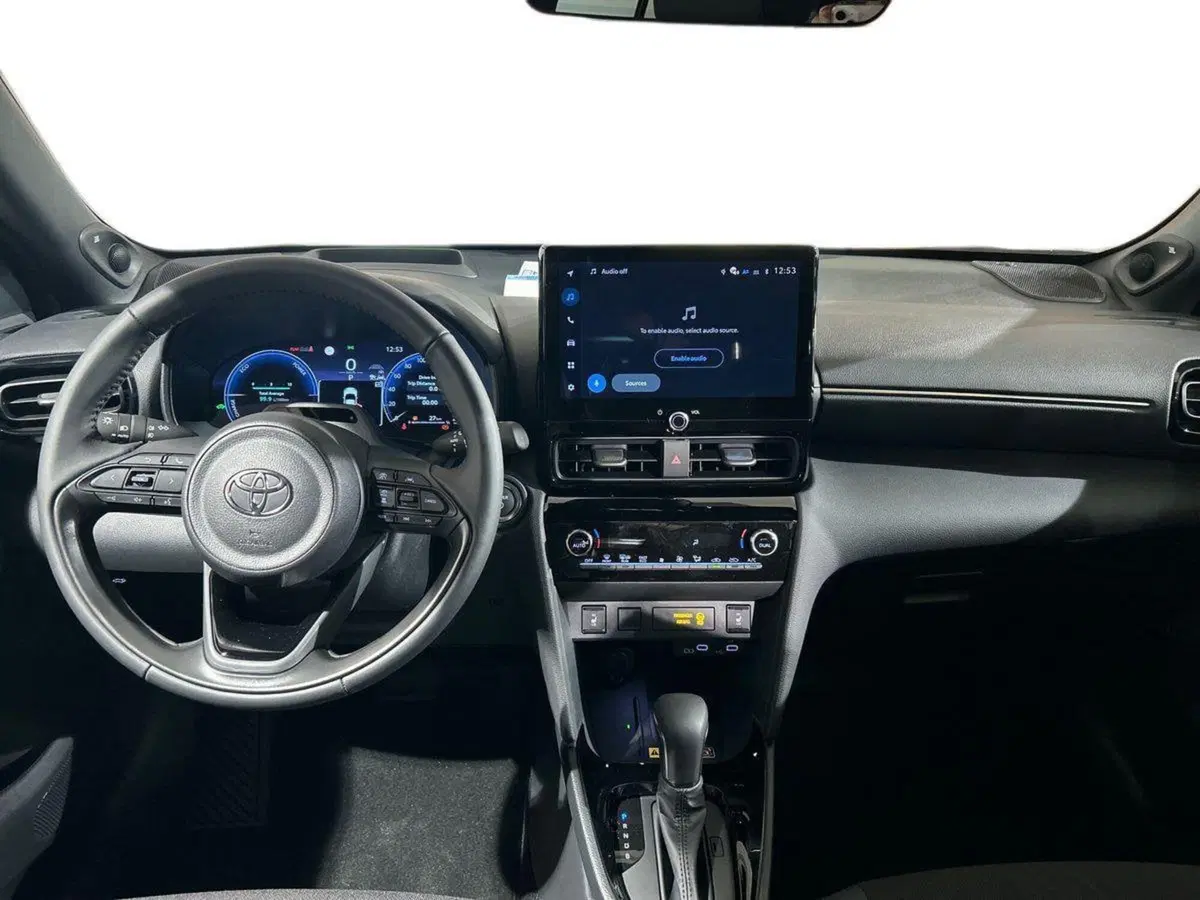 Toyota Yaris Cross nuova a Lecco (8)