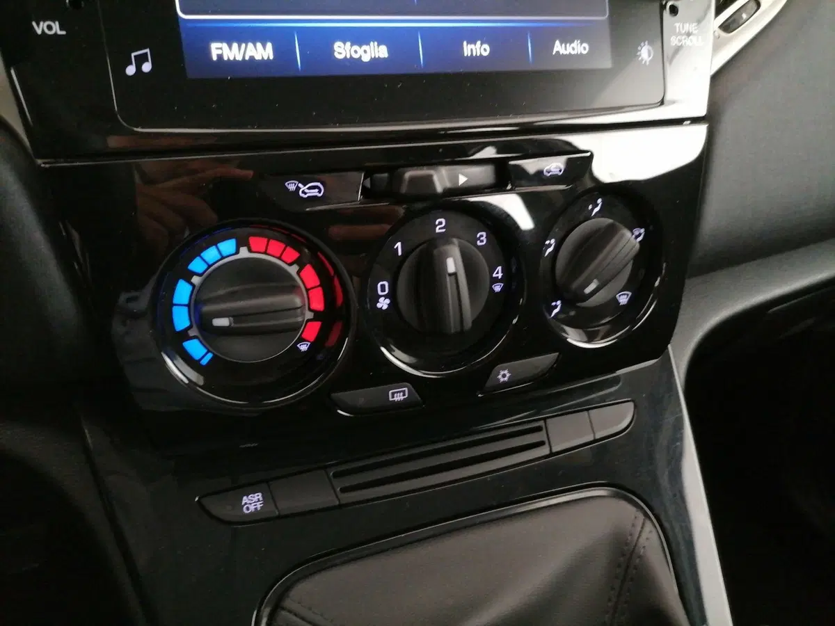 Lancia Ypsilon usata a Roma (14)