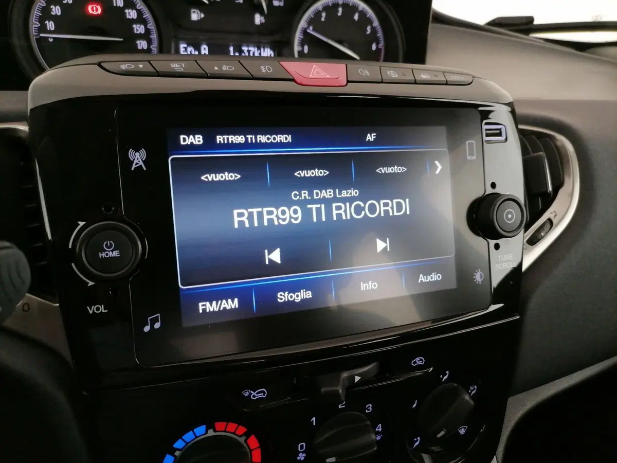 Lancia Ypsilon usata a Roma (15)