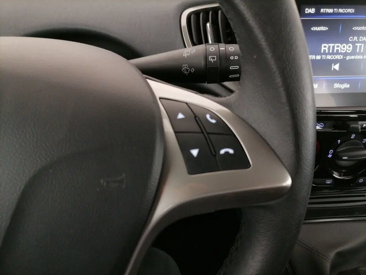 Lancia Ypsilon usata a Roma (18)