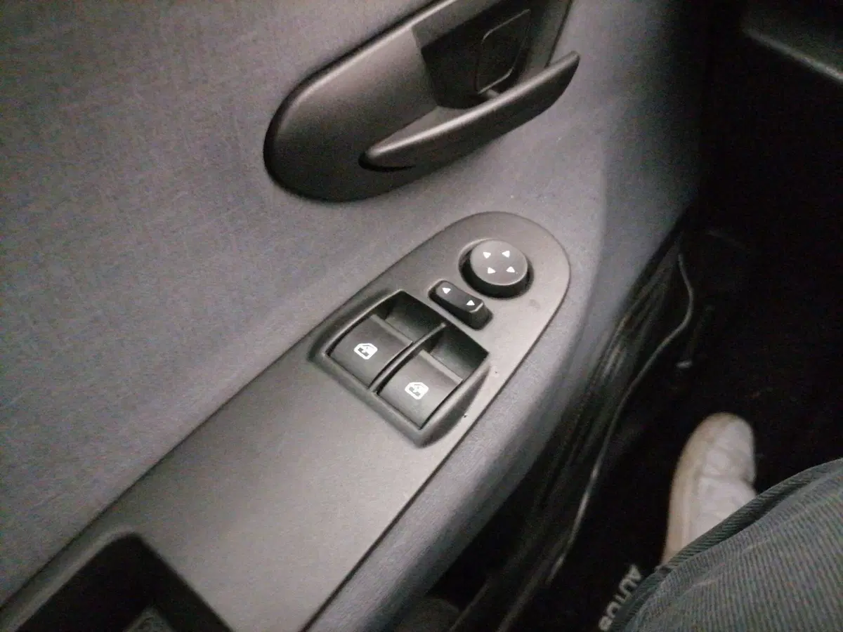 Lancia Ypsilon usata a Roma (19)
