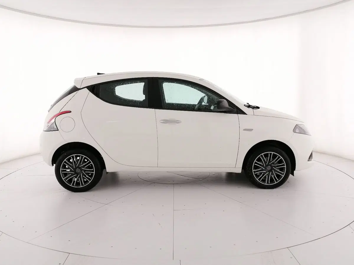 Lancia Ypsilon usata a Roma (3)