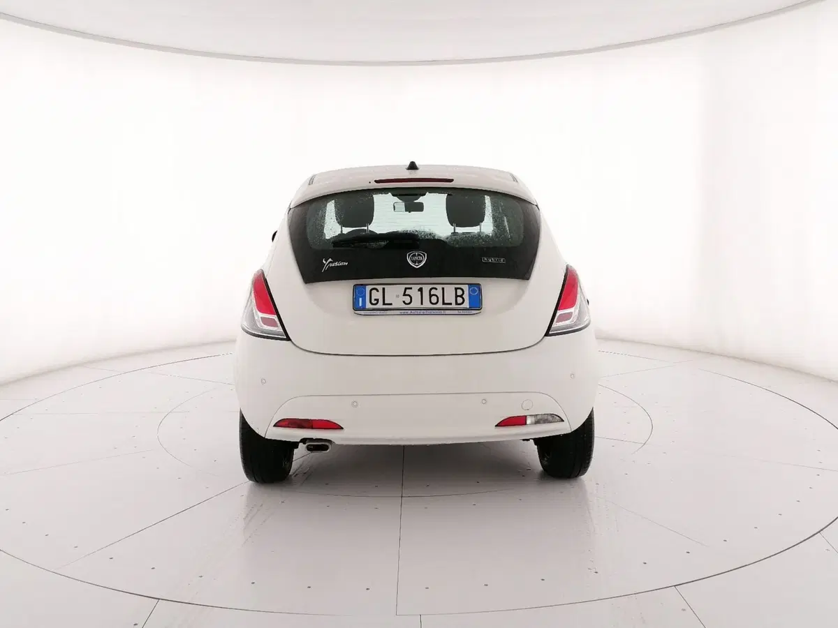 Lancia Ypsilon usata a Roma (4)