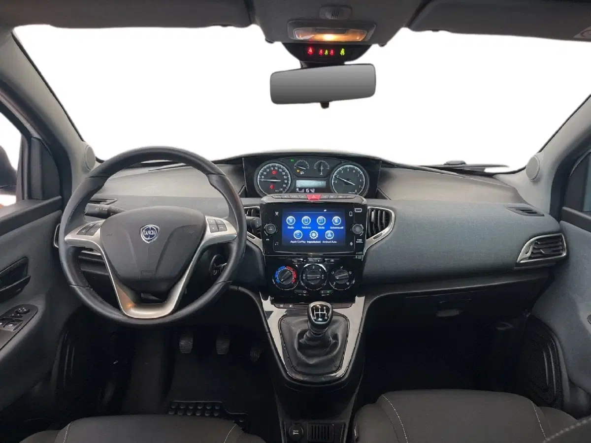 Lancia Ypsilon usata a Torino (11)