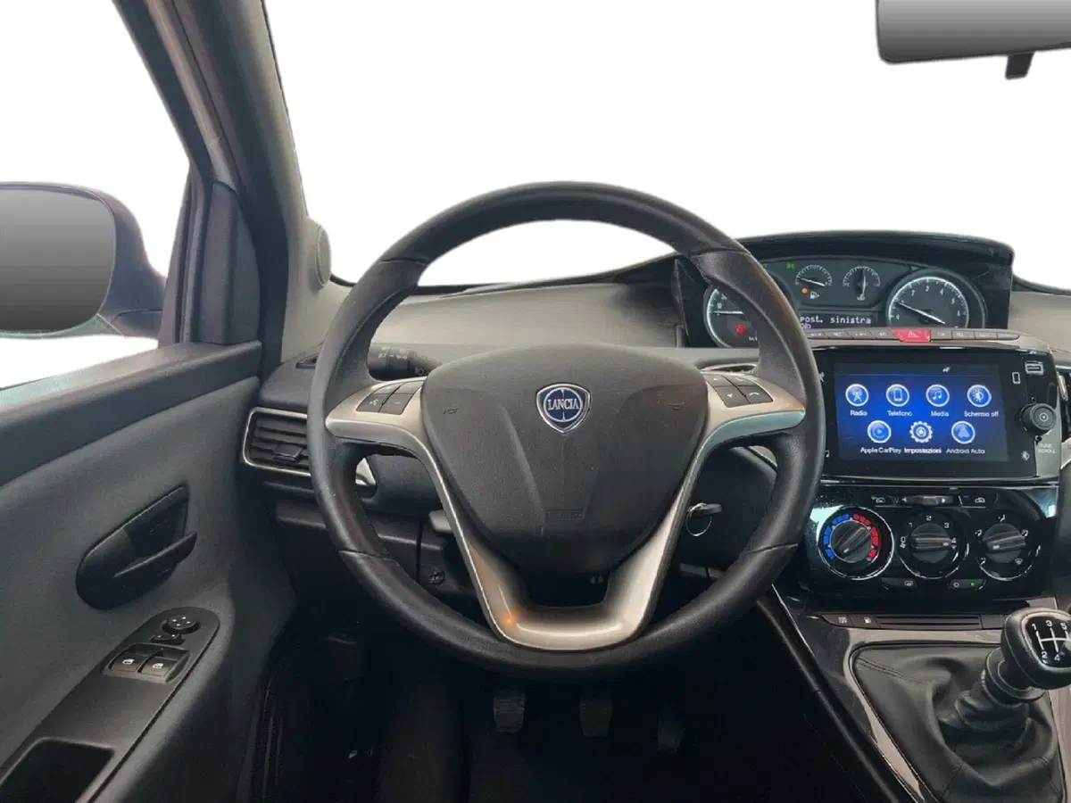 Lancia Ypsilon usata a Torino (12)