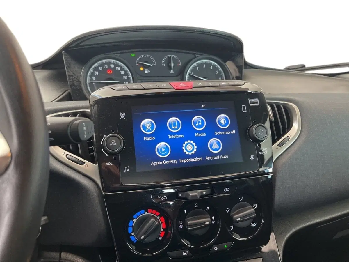 Lancia Ypsilon usata a Torino (14)