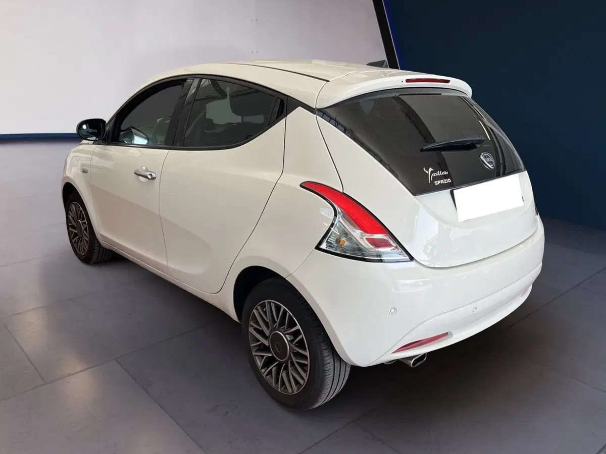 Lancia Ypsilon usata a Torino (6)