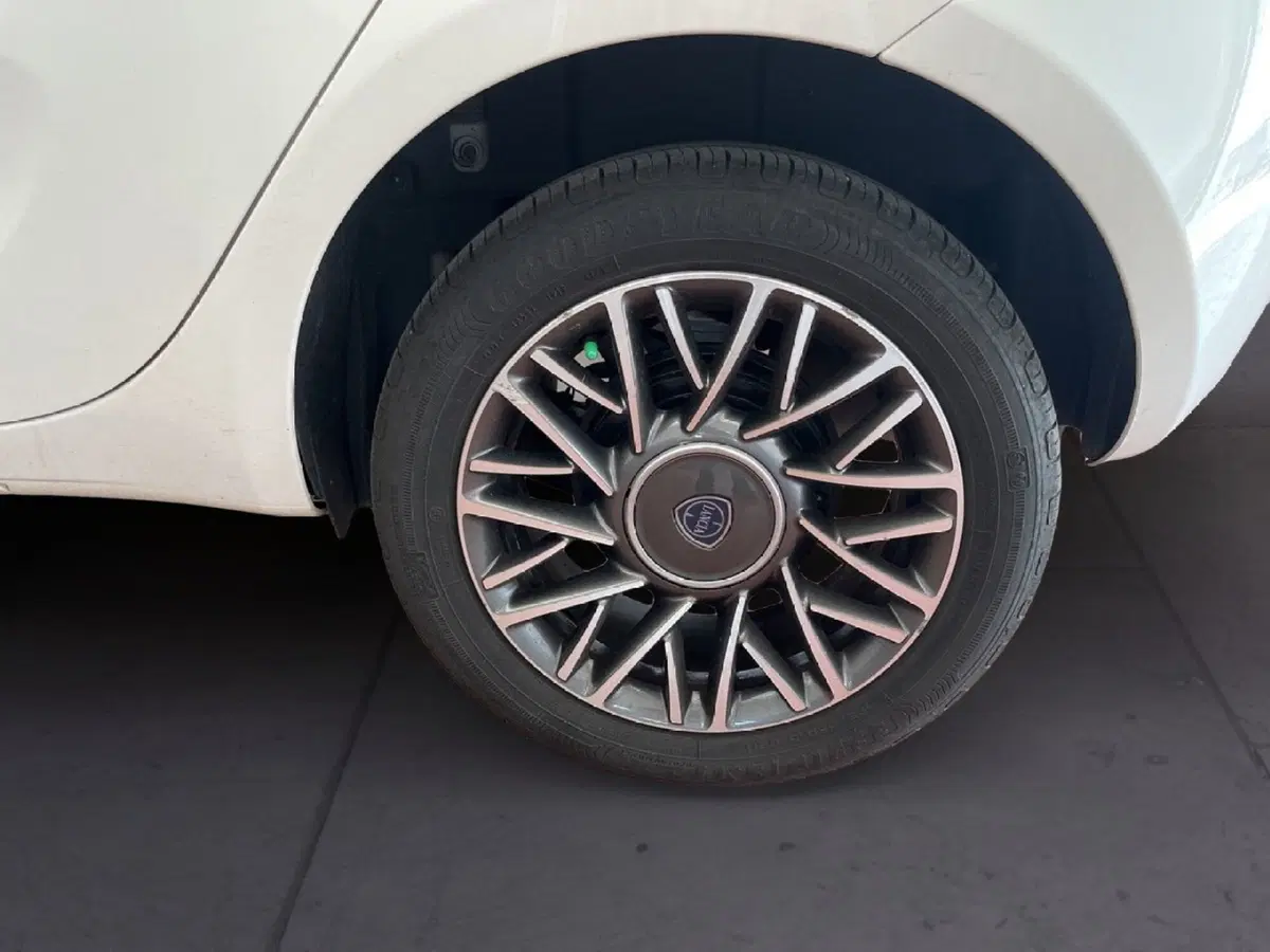 Lancia Ypsilon usata a Torino (7)