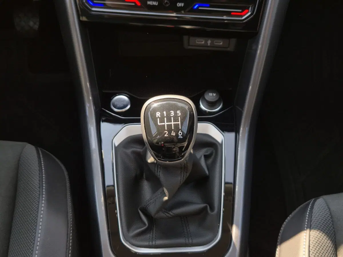 Volkswagen T-Roc usata  (10)