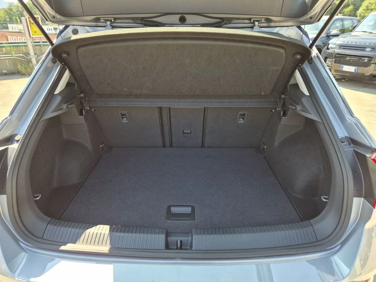 Volkswagen T-Roc usata  (11)