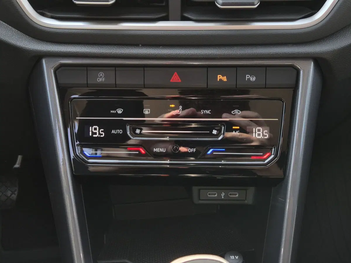 Volkswagen T-Roc usata  (17)