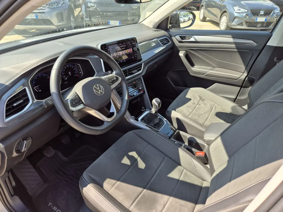 Volkswagen T-Roc usata  (6)