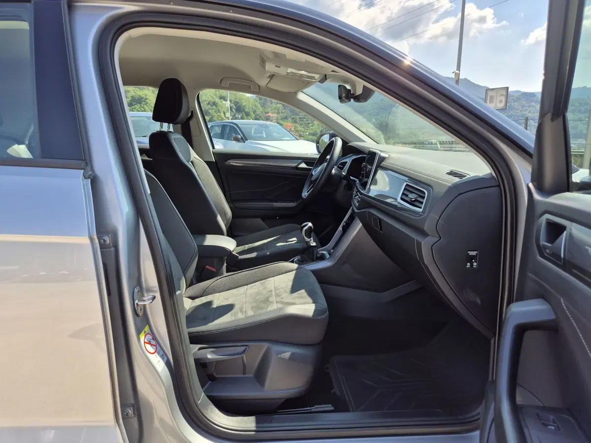 Volkswagen T-Roc usata  (9)