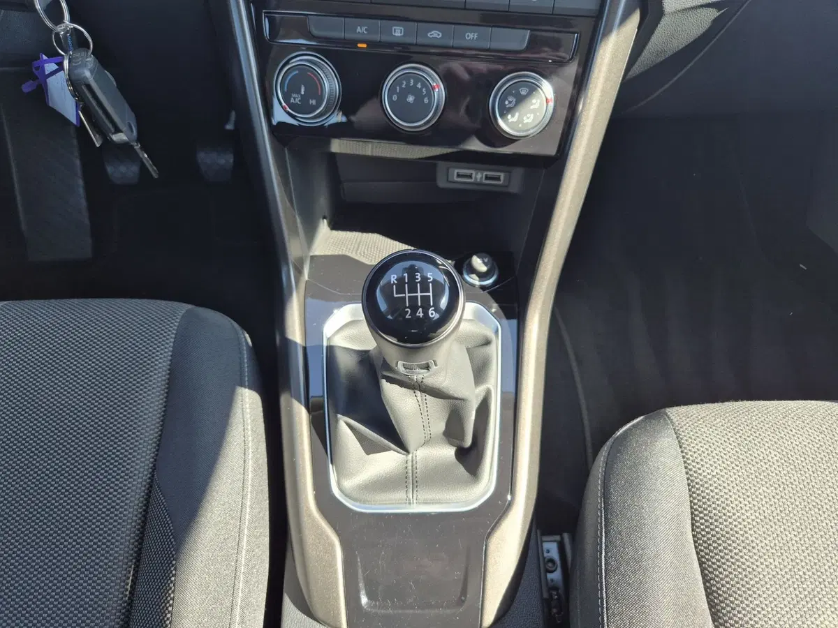Volkswagen T-Roc usata  (10)