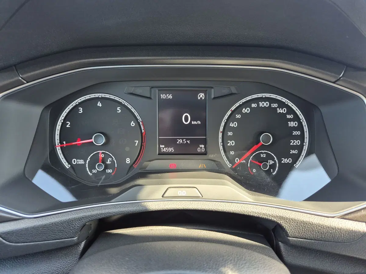 Volkswagen T-Roc usata  (13)
