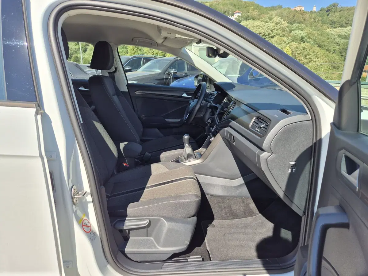 Volkswagen T-Roc usata  (9)