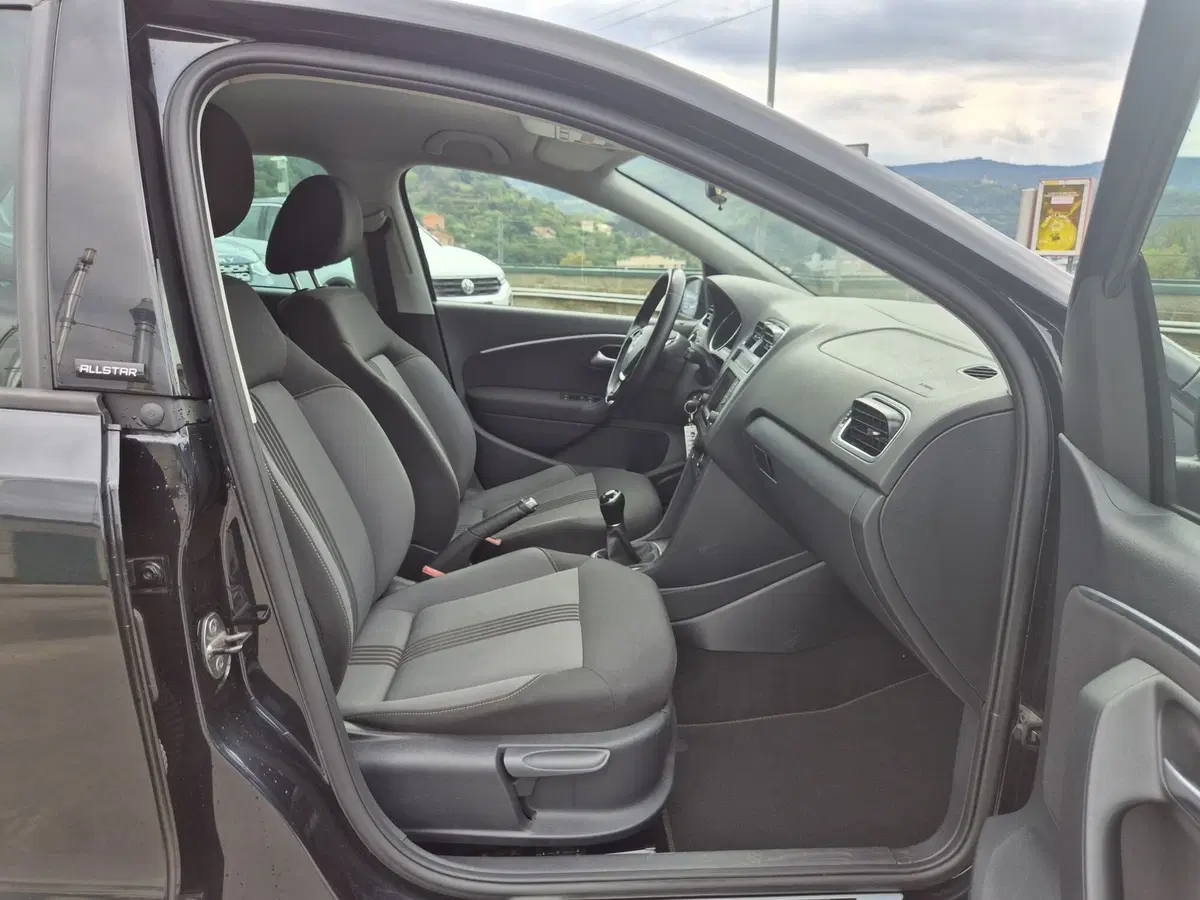 Volkswagen Polo usata  (9)