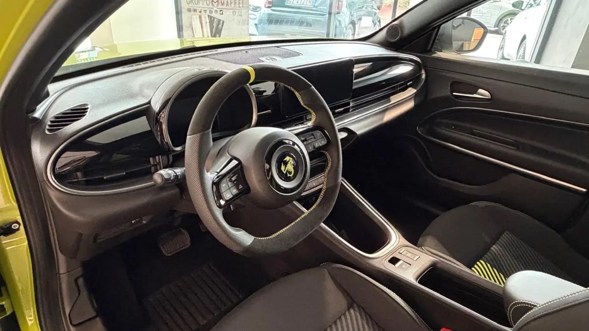 Abarth 600e nuova a Matera (10)