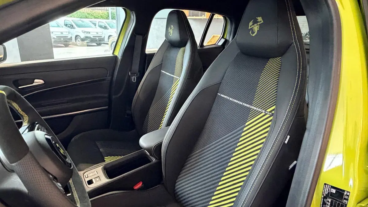 Abarth 600e nuova a Matera (11)