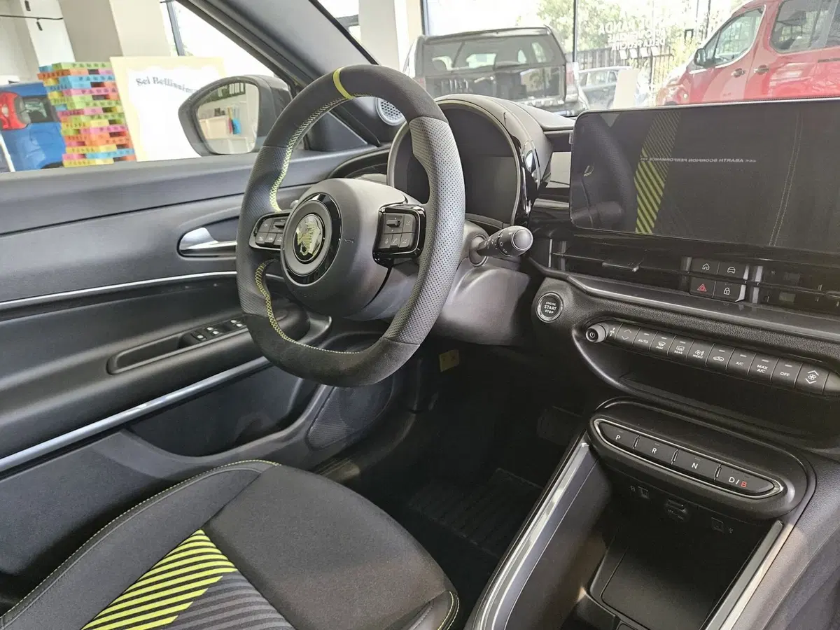 Abarth 600e nuova a Matera (12)