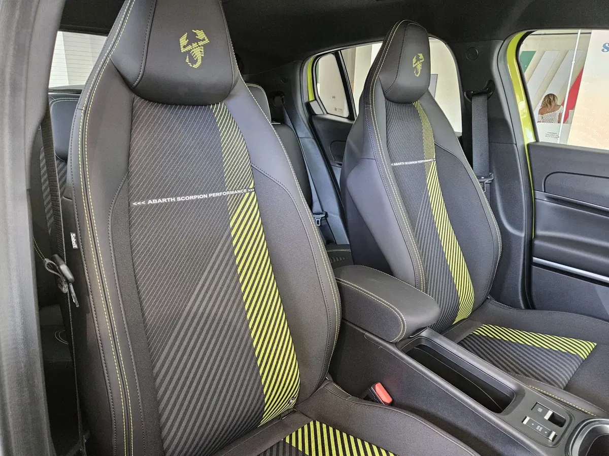 Abarth 600e nuova a Matera (14)